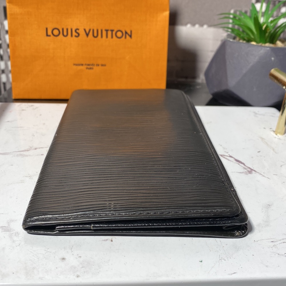 SOLDAuthentic Louis Vuitton Epi Checkbook Holder - Picture 13 of 14
